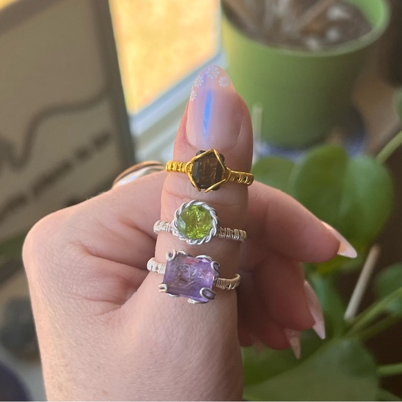 I’m going LIVE! Like this post to come hang with me for some amazing deals!🫶🏻 - Picture 15 of 17